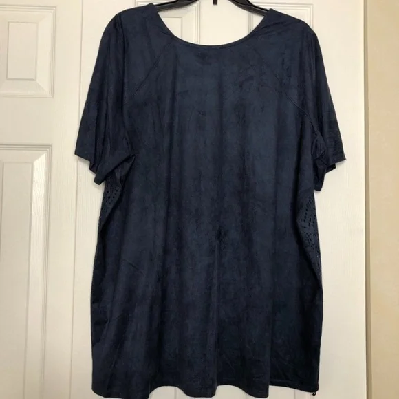 𝅺EYESHADOW - Midnight Blue Chevron Cut-Out Design Faux-Suede Top - Size 2X - Picture 2 of 5